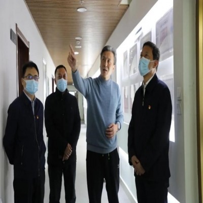 玉泉區(qū)委書記亢永強蒞臨我司參觀調研